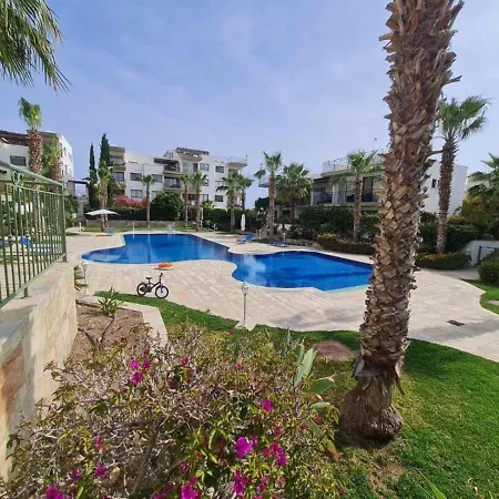 شقة Danaos 2 Bedroom With Outdoor Pool